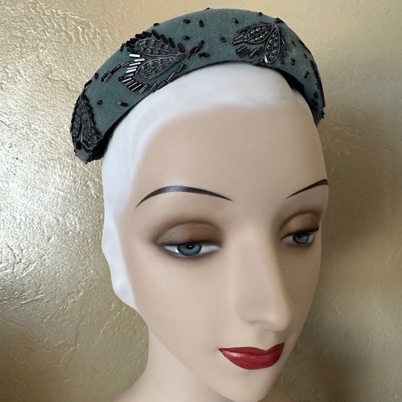 ELEGANT 1950s' LIGHT BLUE FELT BEADED COCKTAIL HAT
